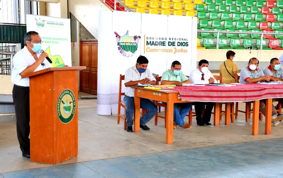 GOBERNADOR LUIS HIDALGO, FUNCIONARIOS CONGRESISTA Y AGRICULTORES UNEN ESFUERZOS PARA REACTIVAR EL AGRO EN MADRE DE DIOS.