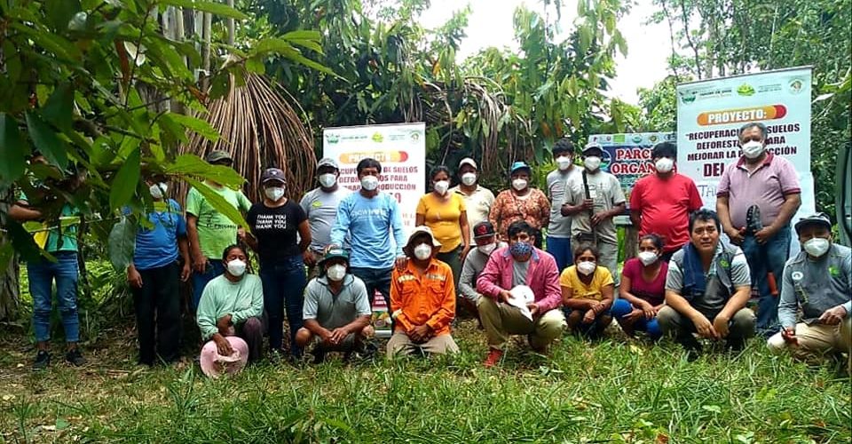 GOREMAD A TRAVÉS DE LA DRA CAPACITA A MÁS AGRICULTORES PARA EL MANEJO INTEGRADO DEL CULTIVO DEL CACAO.