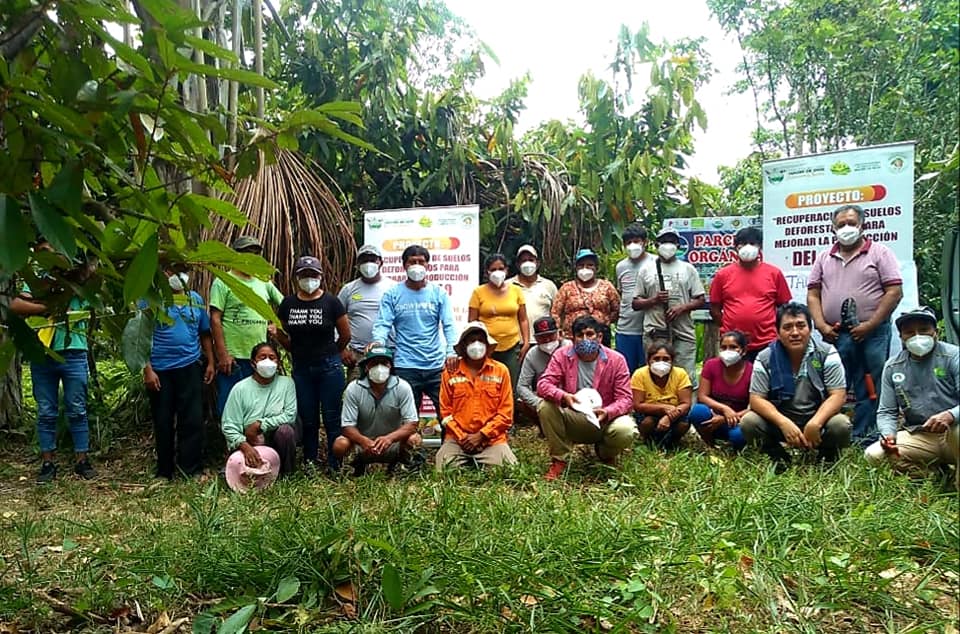 GOREMAD A TRAVÉS DE LA DRA CAPACITA A MÁS AGRICULTORES PARA EL MANEJO INTEGRADO DEL CULTIVO DEL CACAO.