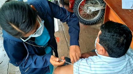 CHARLA DE SENSIBILIZACIÓN PARA PREVENCIÓN DEL COVID-19 Y JORNADA DE VACUNACIÓN AL PERSONAL DE LA DRA.