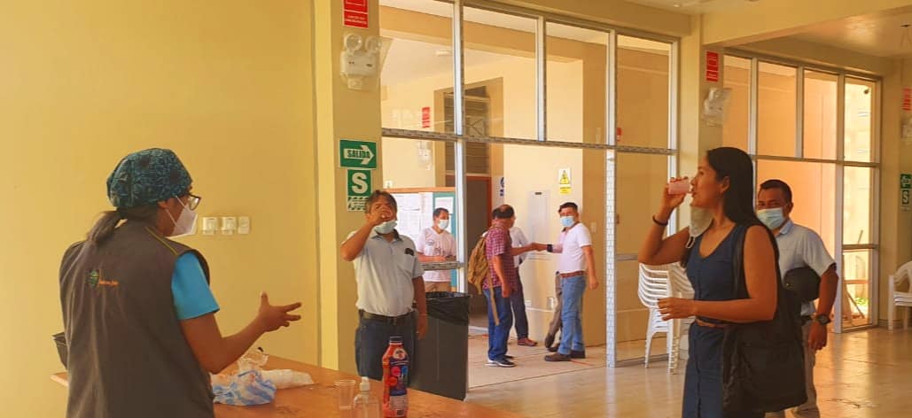 DRA Y EQUIPO DE SALUD APLICA MEDIDAS ANTI COVID, A PERSONAL