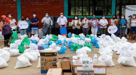 Importante ayuda social entregó el gobernador regional Luis Hidalgo, a familias agrarias de Infierno y Cascajal.