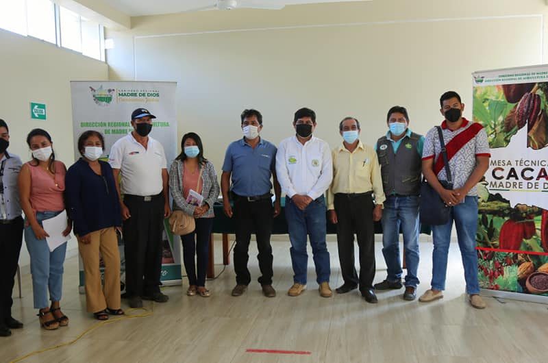 DIRECCIÓN DE AGRICULTURA Y COOPERATIVAS ANALIZAN AVANCES Y CUMPLIMIENTO DE METAS DEL PROYECTO CACAO EN EL DEPARTAMENTO.