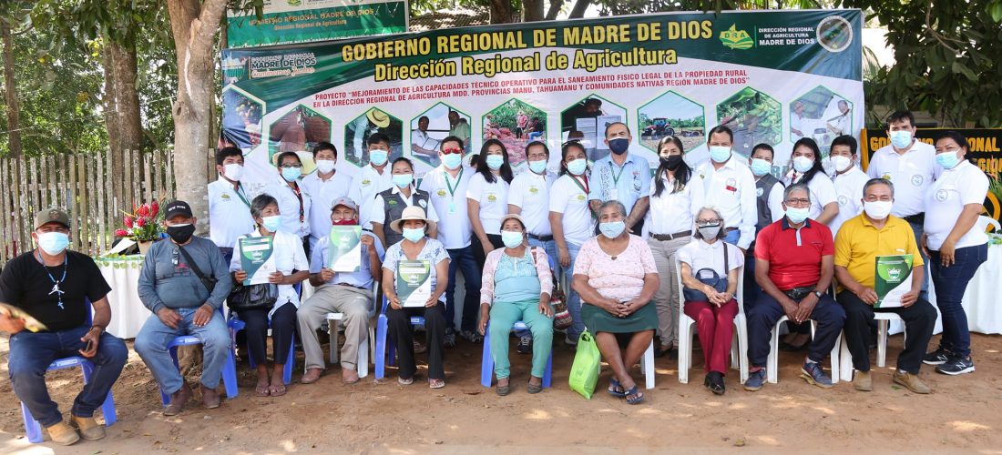 GOREMAD Y LA DRA, ENTREGARON TITULOS DE PROPIEDAD A LOS AGRICULTORES DEL TAHUAMANU-IBERIA