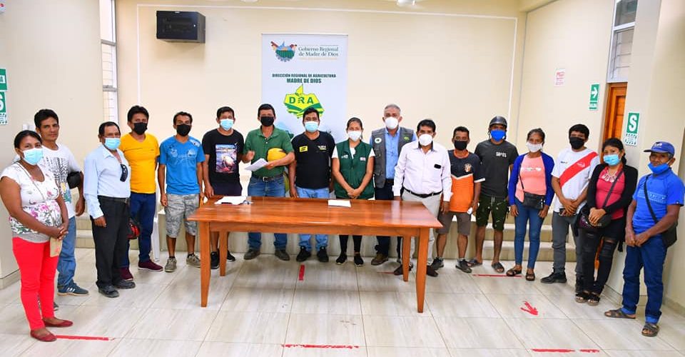 Agricultores de Bajo Loboyoc reciben información para el otorgamiento de la subvención económica por la compra de fertilizantes y registro en el Sistema de Padrón de Productores.