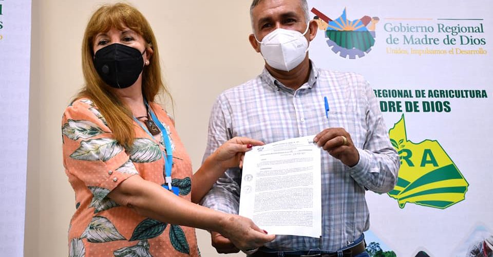 En su presentación a los trabajadores de la Dirección Regional de Agricultura, el nuevo titular del sector Carlos Gutiérrez Silva